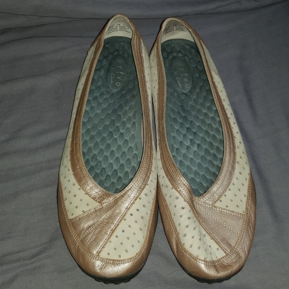Cream and rose gold colored Privo flats size 11
